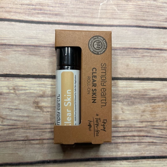 Simply Earth Clear Skin Essential Oil Blend Roll On - Picture 3 of 5